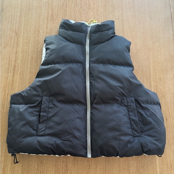 Nwt ALL IN MOTION PUFFER VEST REVERSIBLE - Picture 9 of 9